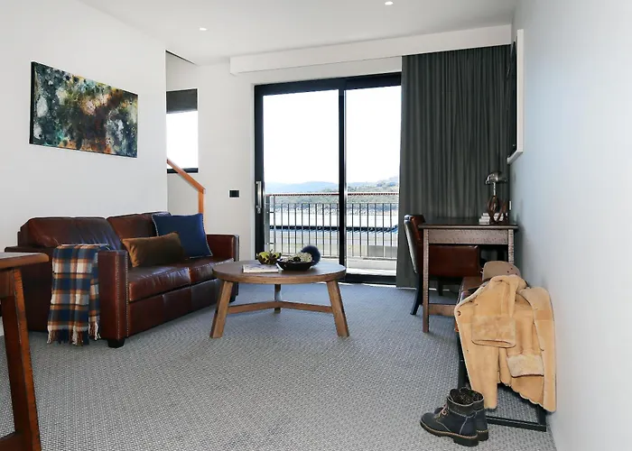 Lake Jindabyne Hotel